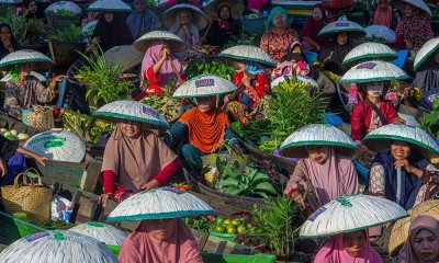 Ratusan Pedagag Terapung Penuhi Sungai Pinang Lama di Kalimatan Selatan