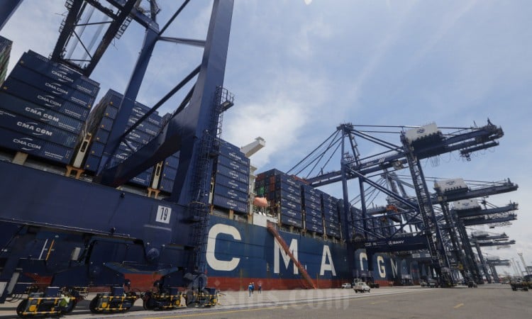 Kunjungan Kapal Petikemas Berkapasitas 16.000 Teu