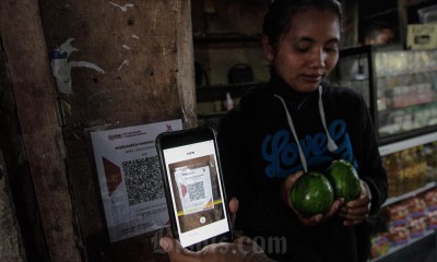 Transaksi Digital di Pasar Tradisional Cancar, NTT