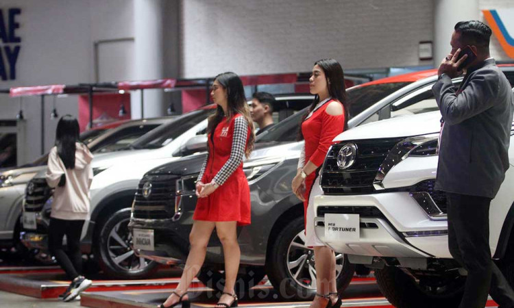 Bisnis/Paulus Tandi Bone  KALLA TOYOTA CARNAVAL  Pameran otomotif bertajuk Kalla Toyota Carnaval di Makassar, Sulawesi Selatan, Rabu (9/11). Kalla Toyota sepanjang tahun 2022 memperlihatkan konsistensinya memimpin market share otomotif wilayah penjualanny