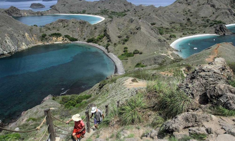 Keindahan Pulau Padar di Taman Nasional Komodo Menjadi Daya Tarik Wisatawan