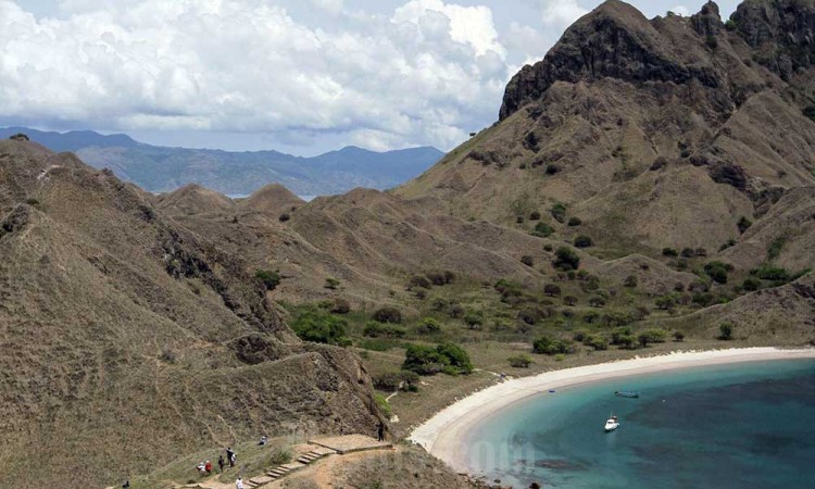 Keindahan Pulau Padar di Taman Nasional Komodo Menjadi Daya Tarik Wisatawan