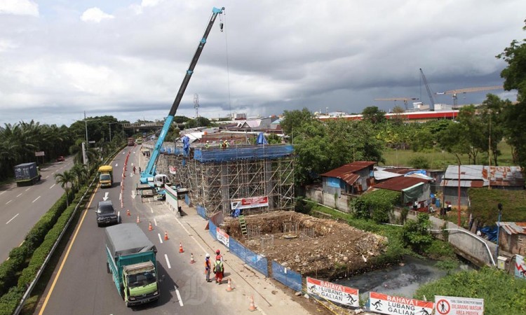 Akses Jalan Tol Percepat Arus Keluar Masuk Kendaraan Logistik