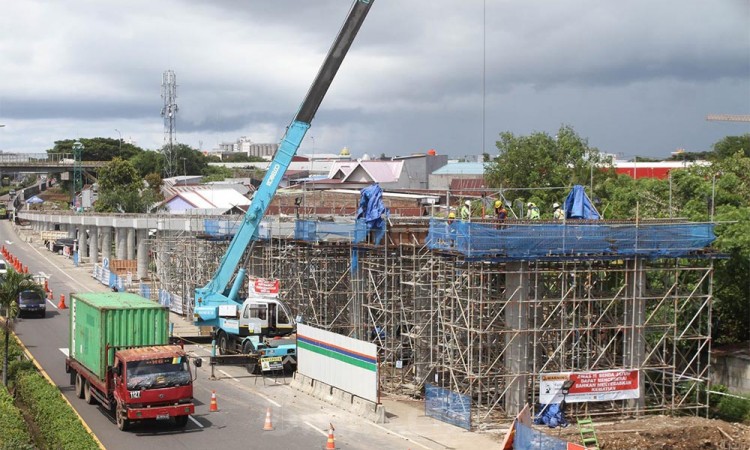 Akses Jalan Tol Percepat Arus Keluar Masuk Kendaraan Logistik