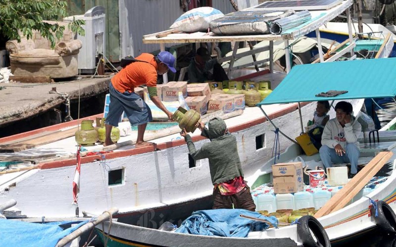 Suasana di Pelabuhan Paotere Makassar, Sulawesi Selatan, Selasa (21/11/2022). Badan Pusat Statistik (BPS) melalui data yang dirilis mengatakan ekonomi Sulawesi Selatan triwulan III-2022 terhadap triwulan III-2021 mengalami pertumbuhan sebesar 5,67 persen (year-on-year/yoy). Bisnis/Paulus Tandi Bone