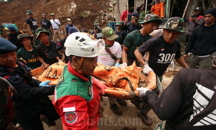 Proses Evakuasi Jenazah Korban Gempa Cianjur