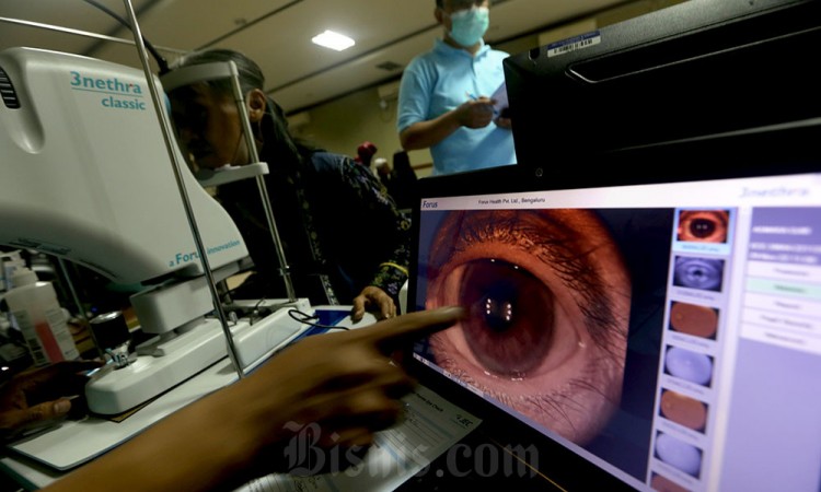 Pemeriksaan Mata Gratis Peringatan Hari Guru