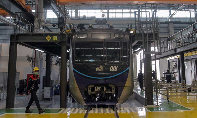 Melihat Dari Dekat Perawatan Kereta MRT Jakarta