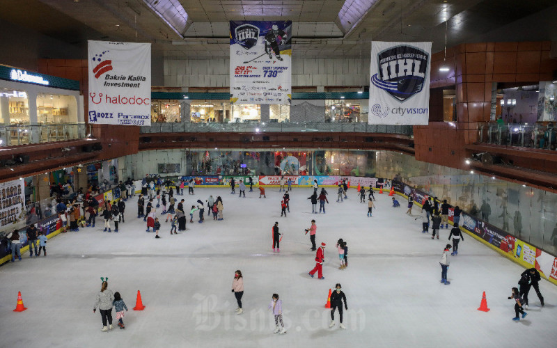 Menikmati Libur Nataru Dengan Bermain Ice Skating