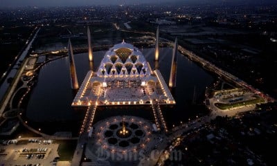 Keindahan Masjid Raya Al Jabbar di Gedebage Bandung saat Malam Hari