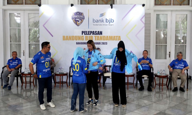 Ridwan Kamil Lepas Tim Voli Putri Bandung BJB Tandamata