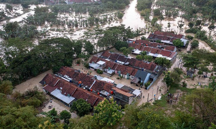 Banjir Bandang Terjang Perumahan di Semarang