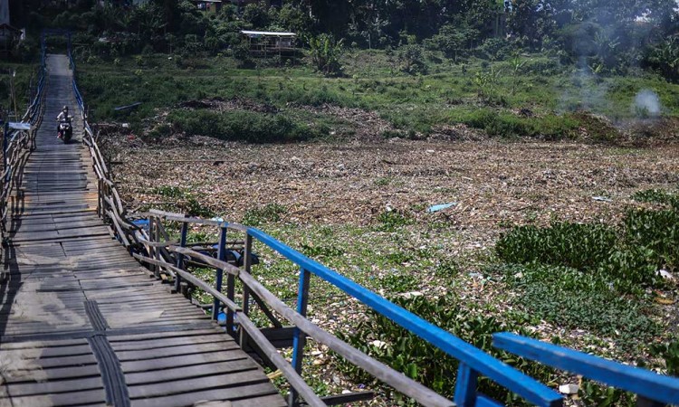 Sungai Citarum di Jawa Barat Kembali Dipenuhi Sampah