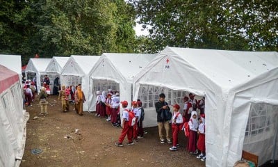 Ratusan Siswa di Cianjur Terpaksa Sekolah di Tenda Darurat