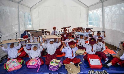 Ratusan Siswa di Cianjur Terpaksa Sekolah di Tenda Darurat