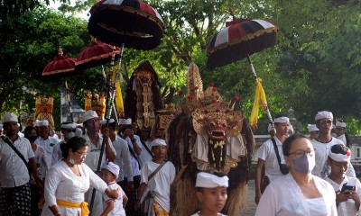 Persiapan Persembahyangan Hari Raya Kuningan di Bali
