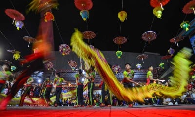 Atraksi Tarian Naga di Klenteng See Hin Kiong Padang