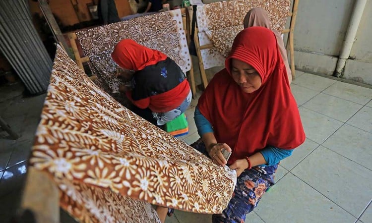 Pelestarian Pembuatan Batik Dengan Proses Complongan di Indramayu