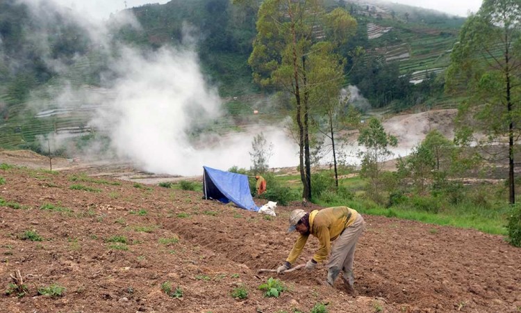 Status Gunung Api Dieng Nasik Menjadi Waspada