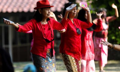 Sambut Imlek, Komunitas Bakul Budaya Pentaskan Tarian Tradisional Dengan Kostum Imlek