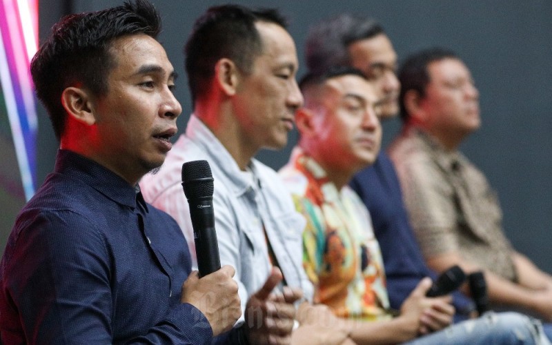 Jajaran Owner Creative Culture Space Chrismartin Hanandito (dari kiri), Anthony Gunawan, Farid Irawan, Ario Bimo dan Budi Rahmawan memberikan pemaparan dalam acara peluncuran Creative Culture Space di Jakarta, Jumat (27/1/2023). Creative Culture Space merupakan studio kreatif yang dapat digunakan dengan berbagai fasilitas. Salah satunya untuk produksi video, pemotretan serta kegiatan kreatif lainnya untuk menunjang produktifitas para pekerja kreatif. Bisnis/Suselo Jati