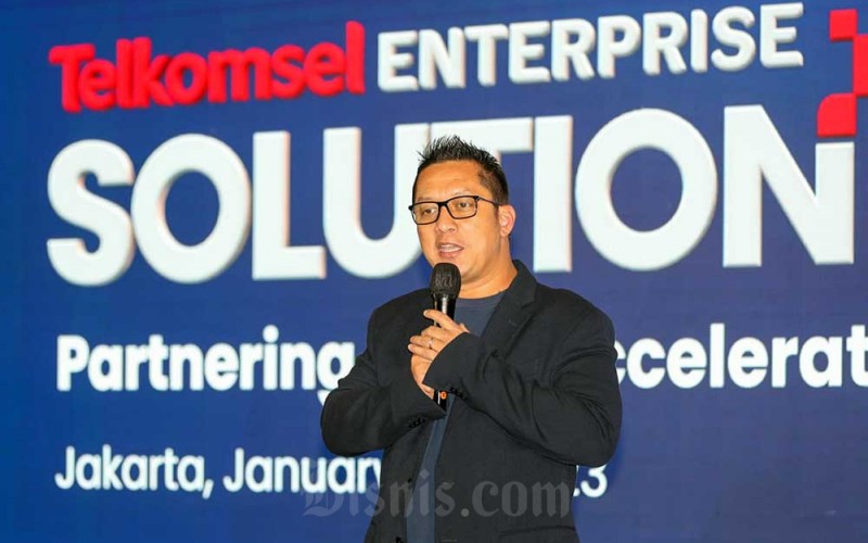 Direktur Network Telkomsel Nugroho memberikan sambutan dalam acara Enterprise Solution Day Telkomsel 2023 di Jakarta, Selasa (31/1/2023). PT Telekomunikasi Selular (Telkomsel) melalui unit Telkomsel Enterprise secara konsisten mengakselerasikan transformasi dan pertumbuhan bisnis demi mendukung Revolusi Industri 4.0 di Indonesia. Bisnis/Suselo Jati