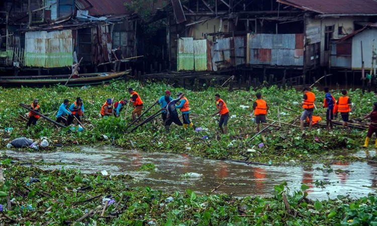 Sungai Martapura di Banjarmasin Dipenuhi Sampah