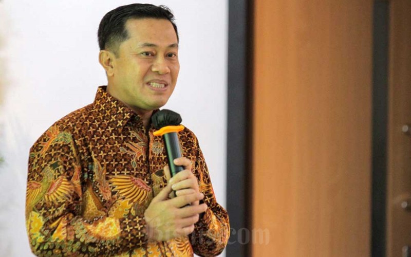 Direktur Jaringan, Operiasi, dan Penjualan PT Pegadaian  Eka Pebriansyah memberikan paparan saat acara kerja sama BPJamsostek dan Pegadaian di Jakarta, Rabu (8/2/2023). Bisnis/Fanny Kusumawardhani