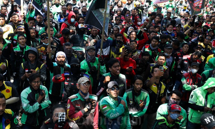 Tolak Penerapan ERP, Ratusan Driver Ojek Online Geruduk Balaikota DKI Jakarta