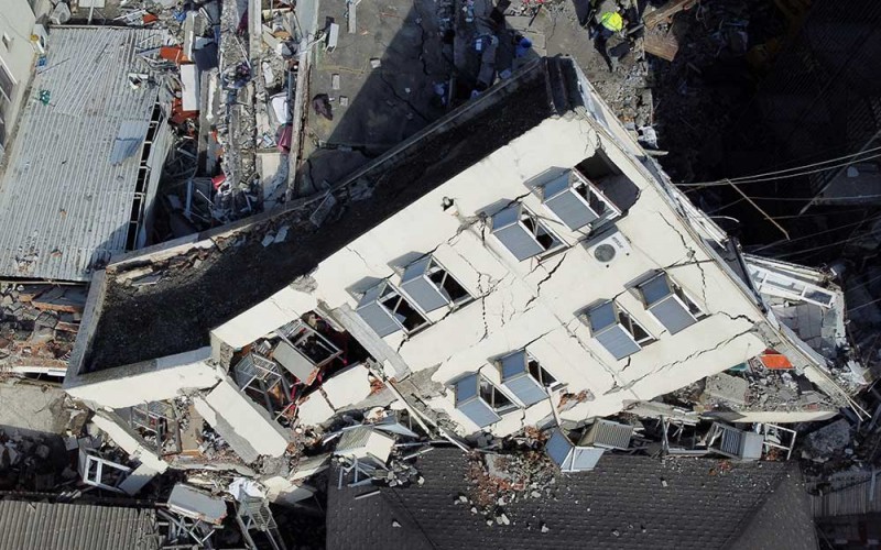 Pemandangan unit perawatan intensif rumah sakit negara Iskenderun yang runtuh setelah gempa bumi di Iskenderun, distrik Hatay, Turki, Selasa (7/2/2023). REUTERS/Benoit Tessier