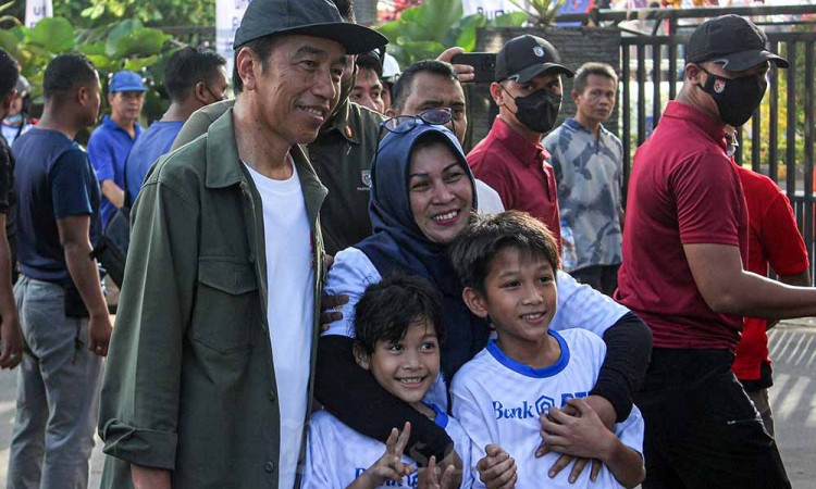 Presiden Joko Widodo Menyapa Warga di CFD Medan