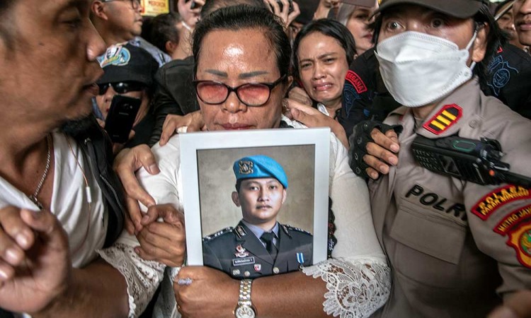 Ekspresi Keluarga Brigadir J Saat Fredy Sambo Divonis Hukuman Mati Oleh Pengadilan