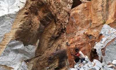 Melihat Lebih Dekat Para Pemecah Batu Gunung di Konawe Selatan