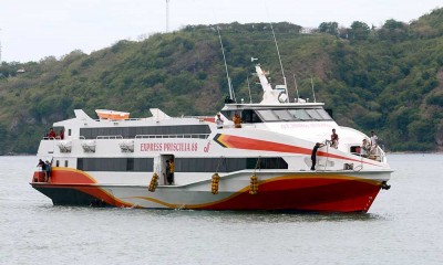 Evakuasi Kapal Cepat Express Pricillia Yang Telah Terombang-Ambing 13 Jam di Perairan Teluk Tomini 