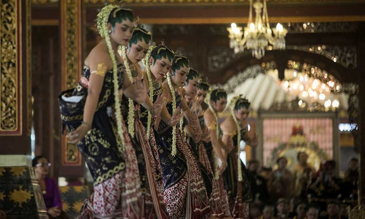 Tarian Sakral Bedhaya Ketawang Ditampilkan Dalam Acara Tingalan Dalem Jumenengan Keraton Kasunanan Surakarta