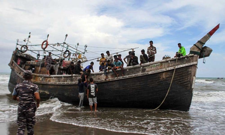 Puluhan Imigram Etnis Rohingya Terdampar di Aceh