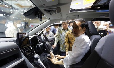 Presiden Joko Widodo Kunjungi Booth Toyota di IIMS 2023