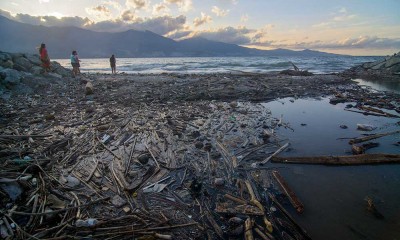 Kawasan Wisata Pantai Teluk Palu Dipenuhi Sampah