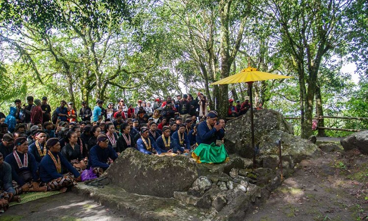 Abdi dalem Keraton Yogyakarta Ikuti Ritual Labuhan Merapi