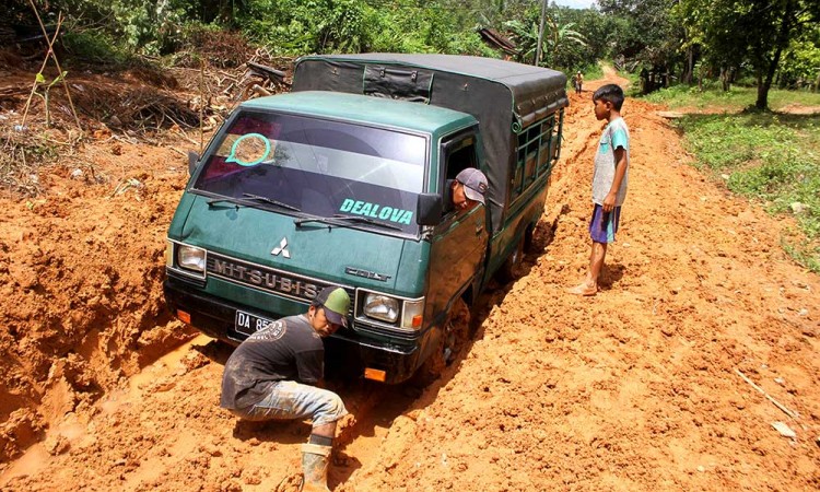 Jalan Penghubung Enam Desa di Kalimantan Selatan Rusak Parah