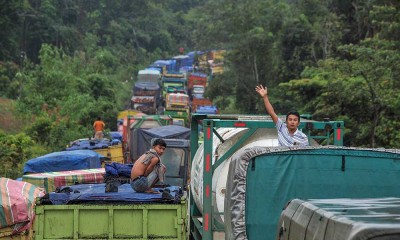 Jalan Nasional di Jambi Macet Total Akibat Truk Bermuatan Batu Bara Masih Diizinkan Melintas