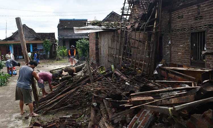 Ratusan Rumah di Madiun Rusak Setelah Diterjang Angin Kencang