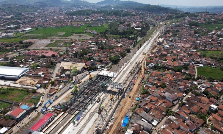 KAI Akan Operasikan Kereta Feeder Untuk Menghubungkan Penumpang ke Stasiun Kereta Cepat