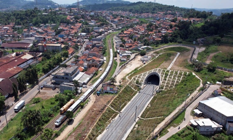 KAI Akan Operasikan Kereta Feeder Untuk Menghubungkan Penumpang ke Stasiun Kereta Cepat