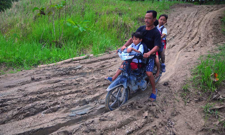 Akses Jalan Desa di Grobogan Jawa Tengah Belum Tersentuh Pembangunan