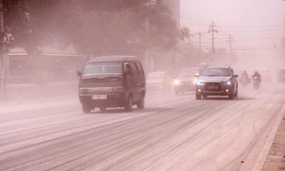 Kota Magelang Diguyur Hujan Abu Vulkanik Gunung Merapi