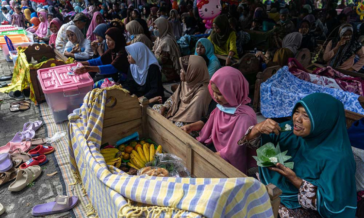 Warga Sleman Yogyakarta Ikuti Tradisi Sadranan Ki Ageng Wonolelo 