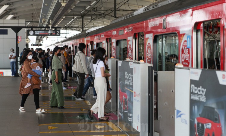Jumlah Penumpang MRT Jakarta Pada Februari Menurun 