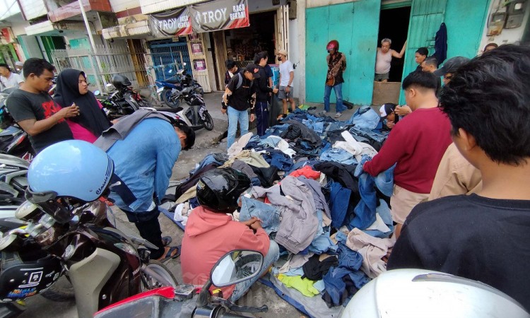 Kapolri Akan Menindak Tegas Penyelundupan Impor Pakaian Bekas