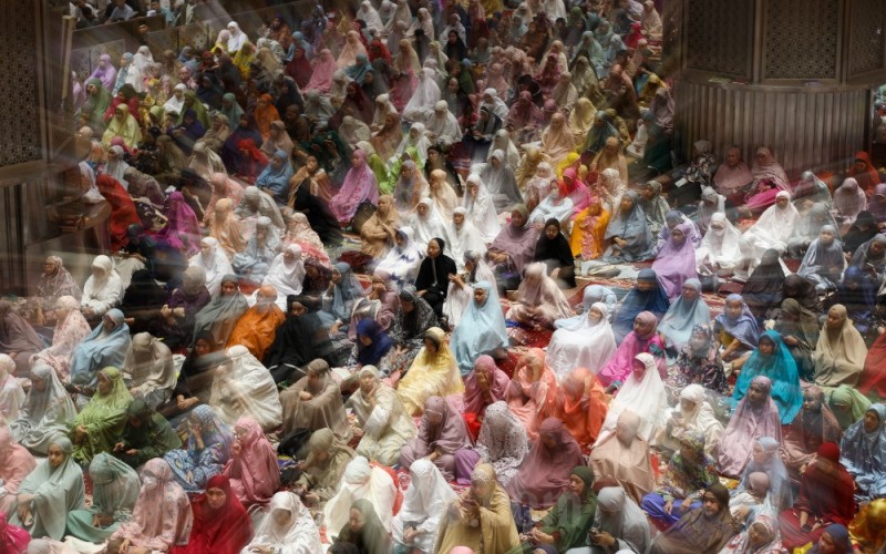 Umat muslim mengikuti salat tarawih pertama bulan Ramadan 1444 H di Masjid Istiqlal, Jakarta, Rabu (22/3/2023). Masjid Istiqlal menyelenggarakan salat Tarawih di bulan suci Ramadan 1444 Hijriah dengan kapasitas 100%. Dengan demikian, tidak ada lagi pembatasan jemaah seperti pada masa pandemi Covid-19 seperti tahun-tahun lalu. Bisnis/Suselo Jati